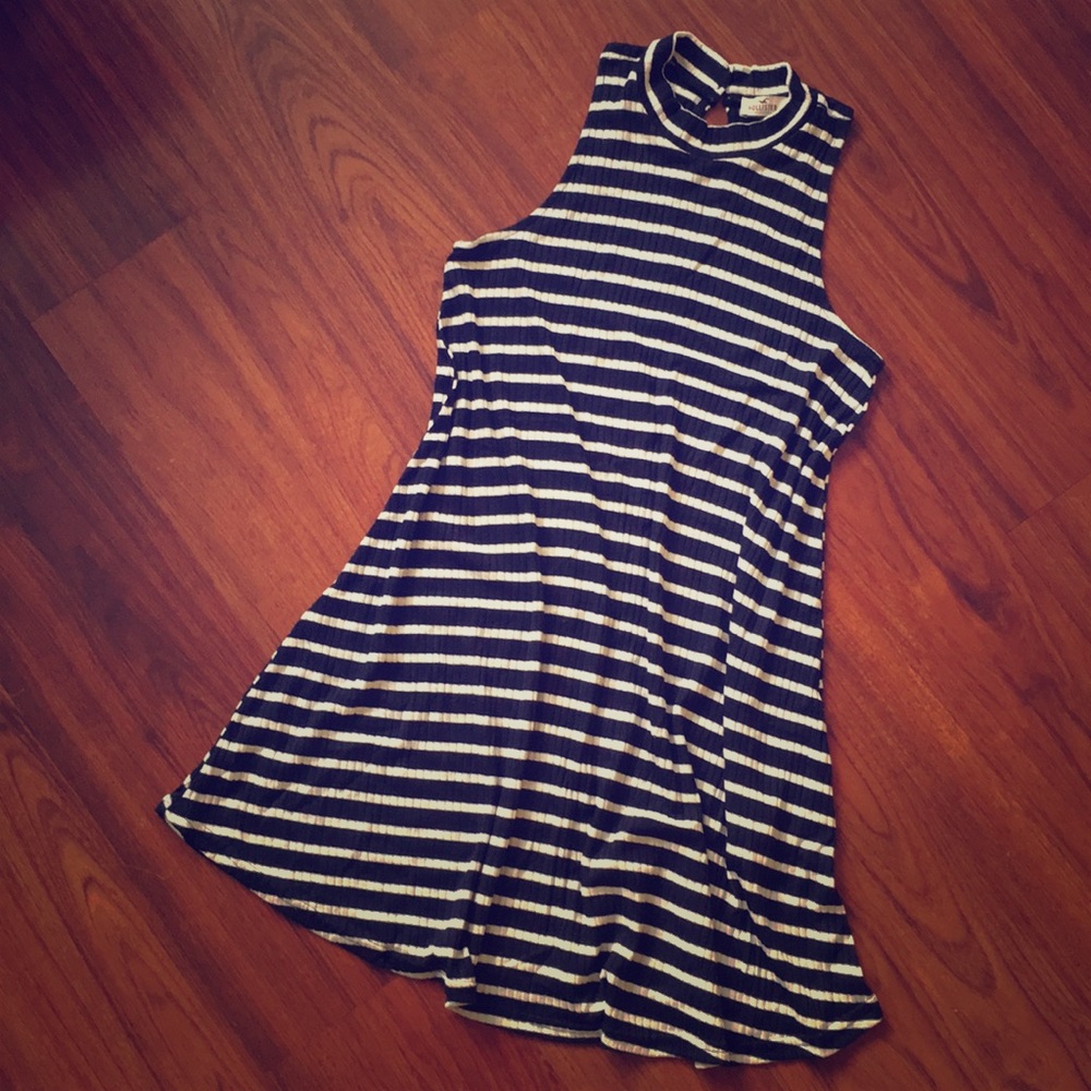⛲️ HOLLISTER Flow-y Dress ⛲️